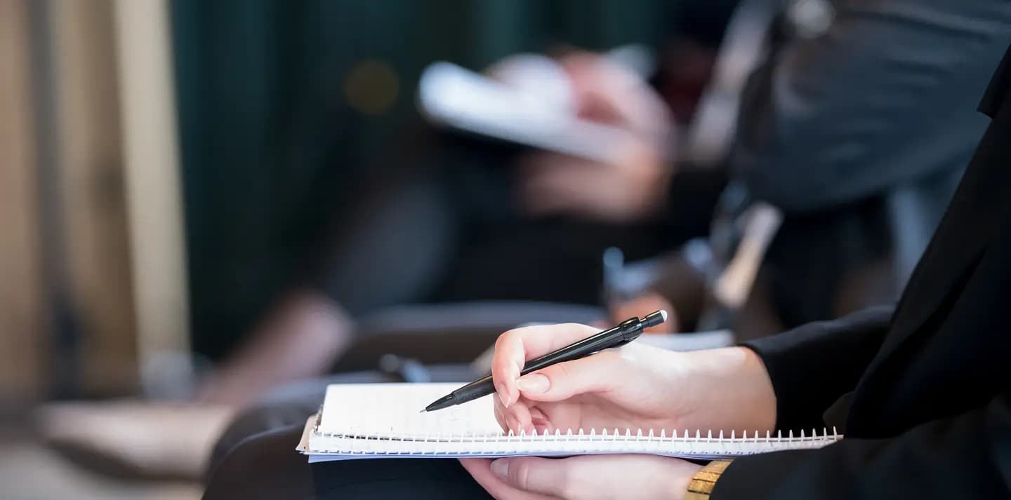 la conoscenza è il primo dispositivo di protezione.<br />scopri come gestiamo la formazione in athena consulting.
